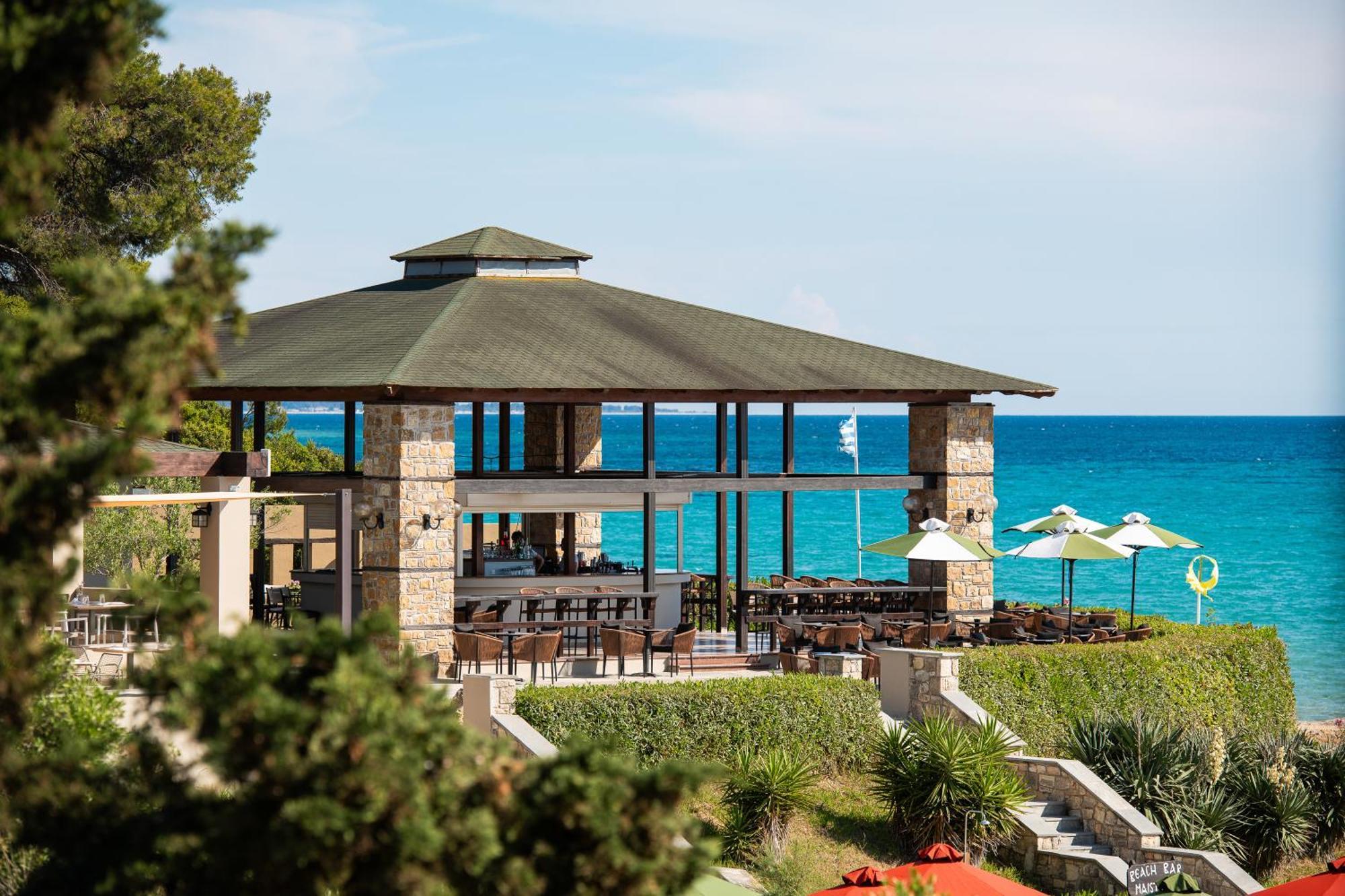 Simantro Resort Sani  Exterior photo The beach at the resort